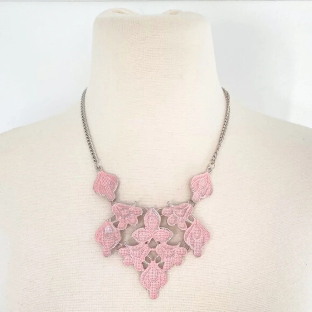 Plunder Sue Pink Necklace